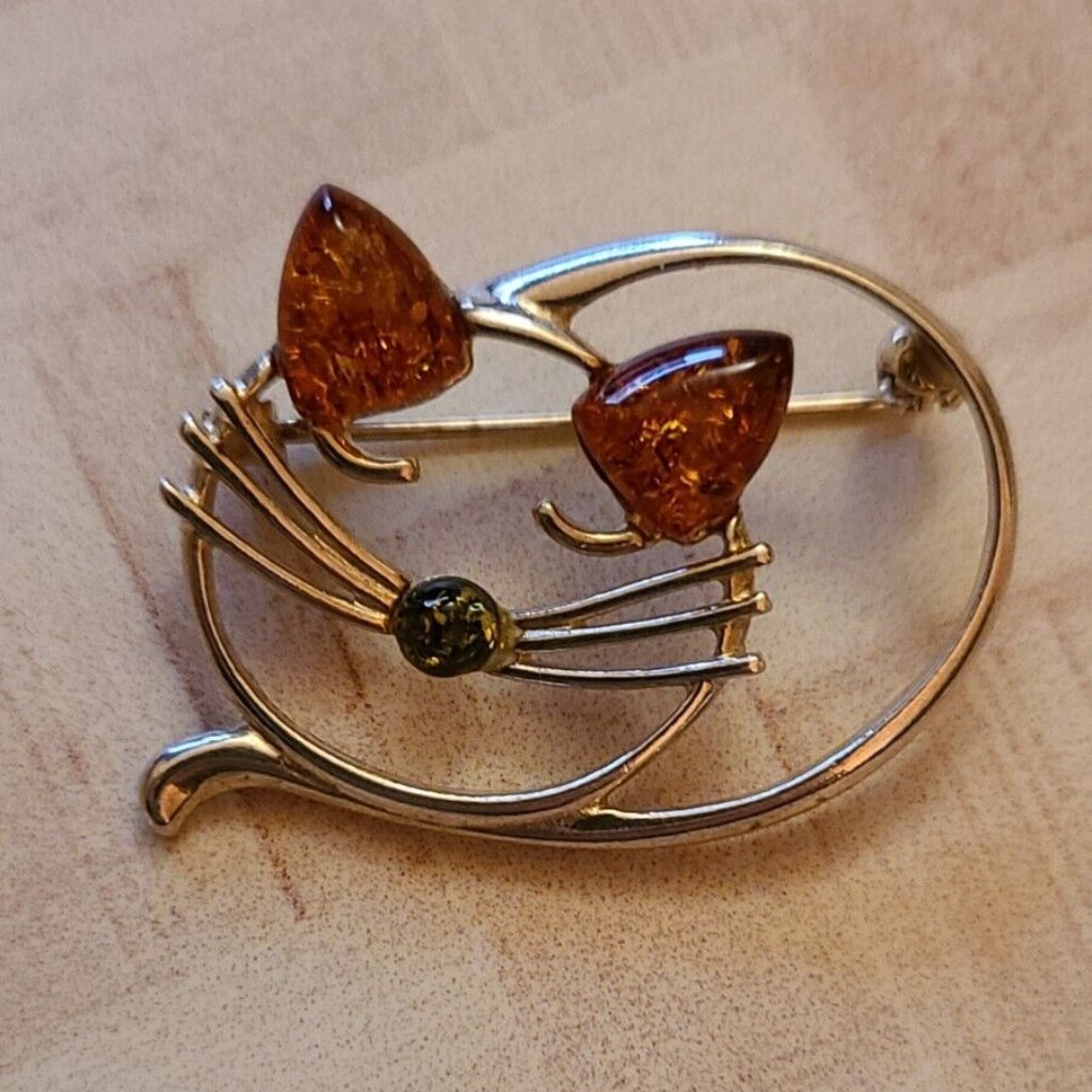 925 Silver Cat Brooch Pin With Resin Ears And Nose Outlined Laying Cat